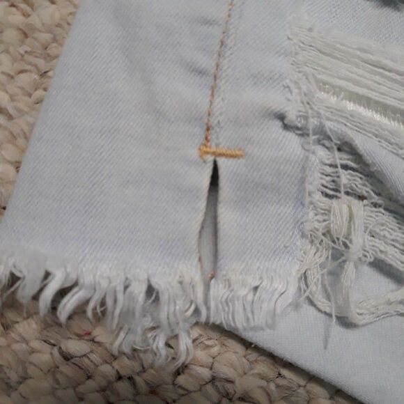 4x3 American Eagle 90s Midi Super Super Stretch Ripped Raw Fray Hem Shorts - Picture 4 of 4